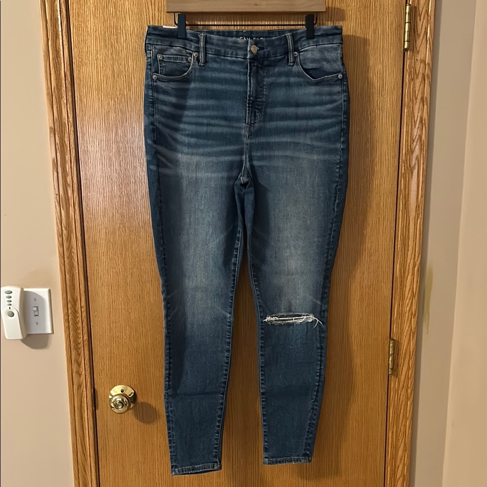 Like New American Eagle Distressed High Rise Jegging Jeans Sz 16
